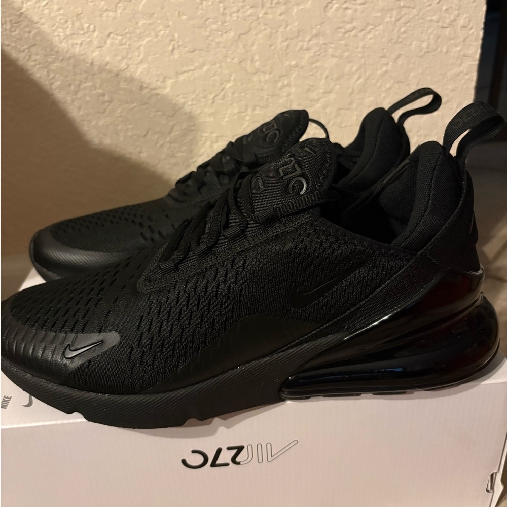 Nike Air Max 270 Low Triple Black‼️STEAL ‼️Size 10M & 11M